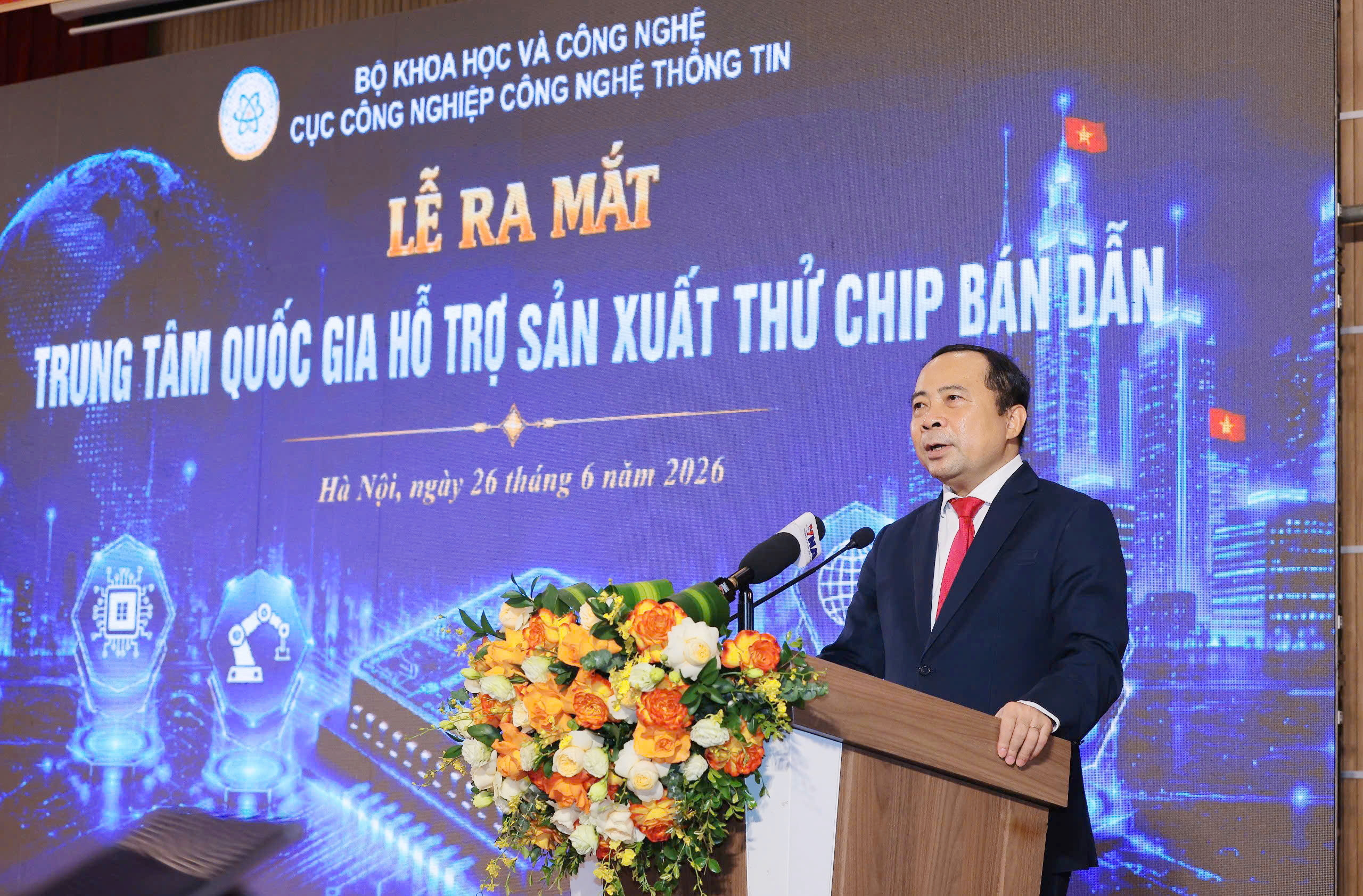 Trung t&acirc;m quốc gia hỗ trợ sản xuất thử chip b&aacute;n dẫn: C&ugrave;ng viết n&ecirc;n c&acirc;u chuyện ph&aacute;t triển ng&agrave;nh c&ocirc;ng nghiệp b&aacute;n dẫn Việt Nam trong giai đoạn mới - Ảnh 2.