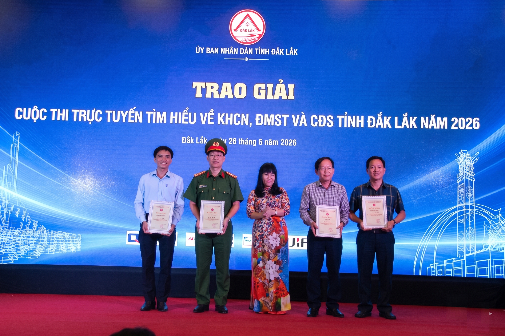 Đắk Lắk: Th&uacute;c đẩy chuyển đổi số v&agrave; ph&aacute;t triển hệ sinh th&aacute;i doanh nghiệp bền vững- Ảnh 3.
