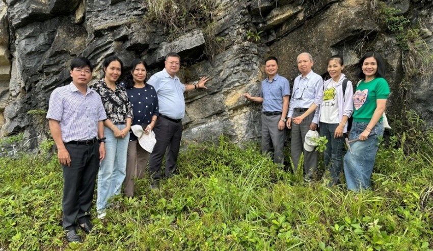 Bảo tồn v&agrave; ph&aacute;t huy gi&aacute; trị C&ocirc;ng vi&ecirc;n địa chất to&agrave;n cầu UNESCO Cao nguy&ecirc;n đ&aacute; Đồng Văn - Ảnh 2.