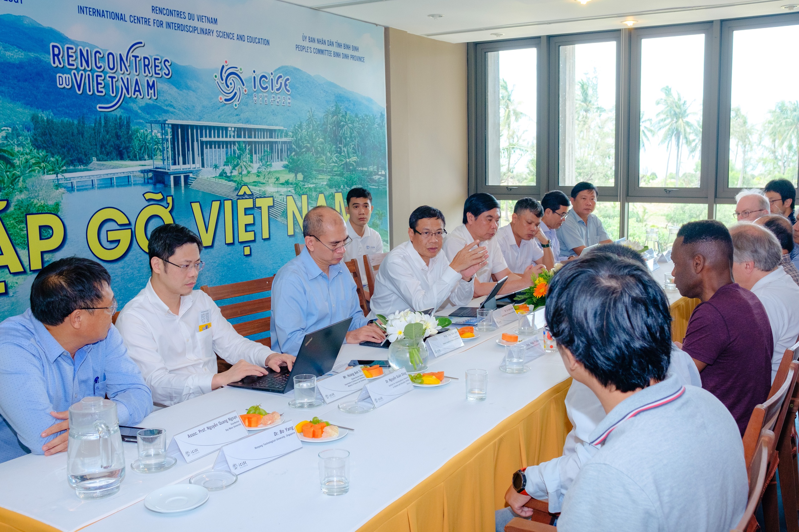 Cuộc trao đổi mở ra cơ hội hình thành mạng lưới hợp tác lâu dài giữa Việt Nam và các nhà khoa học quốc tế trong đào tạo nhân lực, xây dựng nhóm nghiên cứu mạnh và xác định các hướng nghiên cứu nền tảng cho công nghệ lượng tử Việt Nam. Cuộc trao đổi mở ra cơ hội hình thành mạng lưới hợp tác lâu dài giữa Việt Nam và các nhà khoa học quốc tế trong đào tạo nhân lực, xây dựng nhóm nghiên cứu mạnh và xác định các hướng nghiên cứu nền tảng cho công nghệ lượng tử Việt Nam.