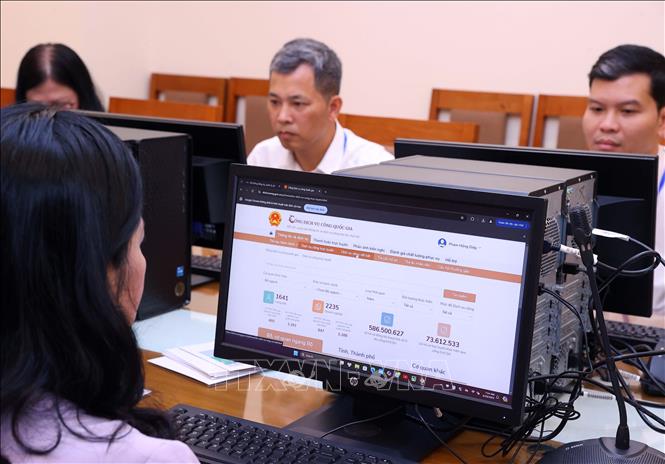 Quảng Trị đưa dịch vụ công trực tuyến đến tận thôn bản, tạo nền tảng cho chính quyền số hai cấp- Ảnh 1.