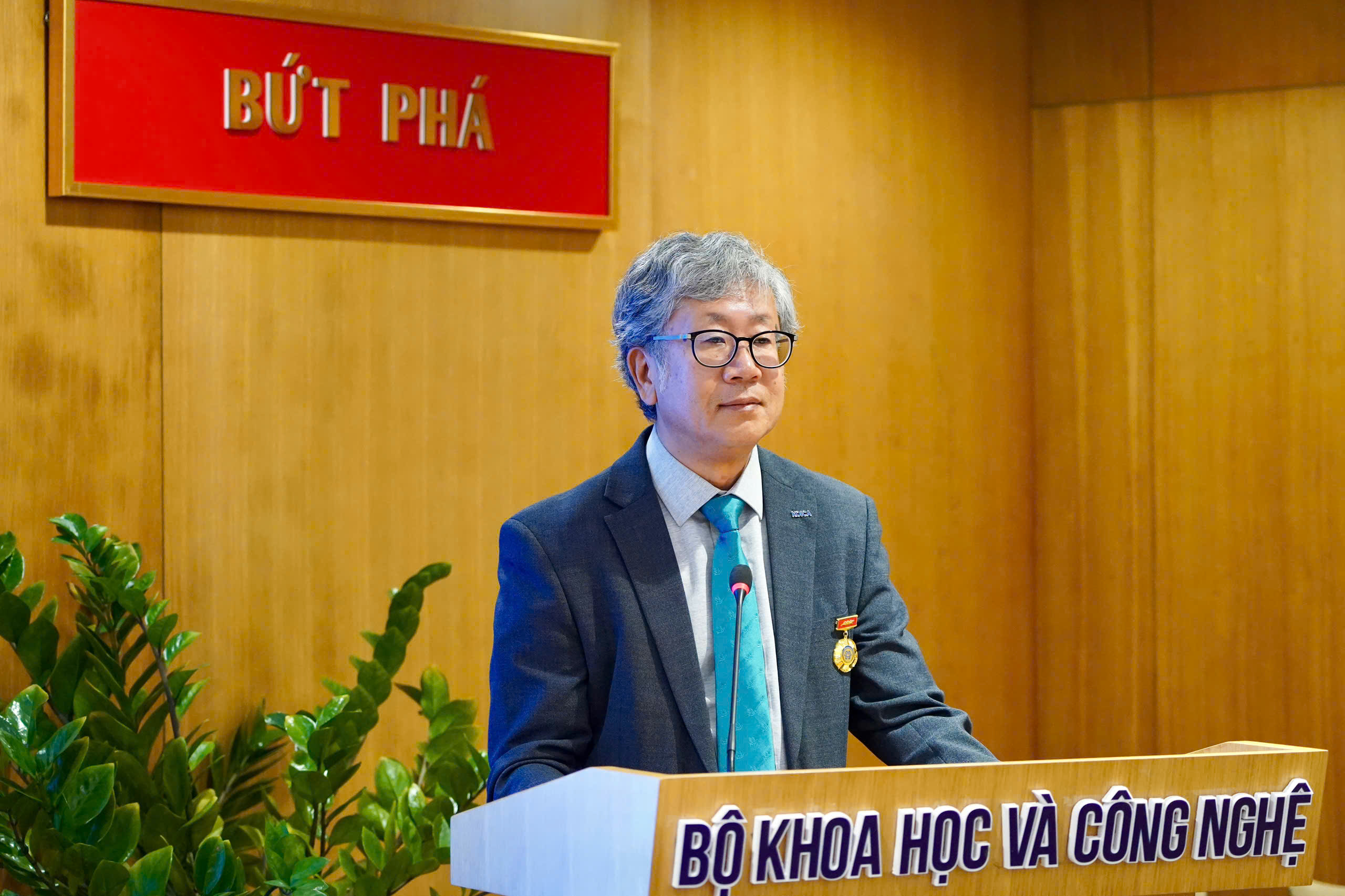 T&ocirc;n vinh những đ&oacute;ng g&oacute;p cho hợp t&aacute;c khoa học v&agrave; c&ocirc;ng nghệ Việt Nam - H&agrave;n Quốc - Ảnh 4.