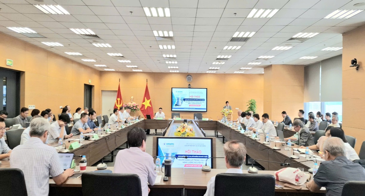 Việt Nam cần h&agrave;ng chục ngh&igrave;n nh&acirc;n lực cho ph&aacute;t triển năng lượng nguy&ecirc;n tử đến năm 2035- Ảnh 2.