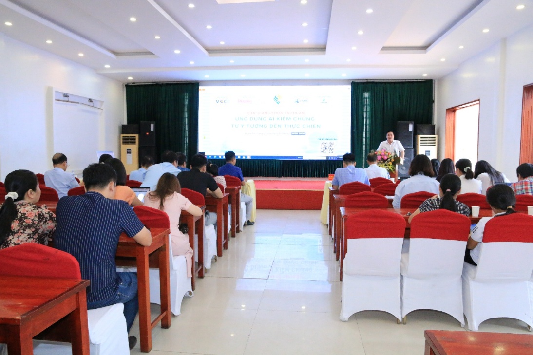 Hưng Y&ecirc;n tập huấn ứng dụng AI kiểm chứng &yacute; tưởng khởi nghiệp từ l&yacute; thuyết đến thực chiến - Ảnh 1.