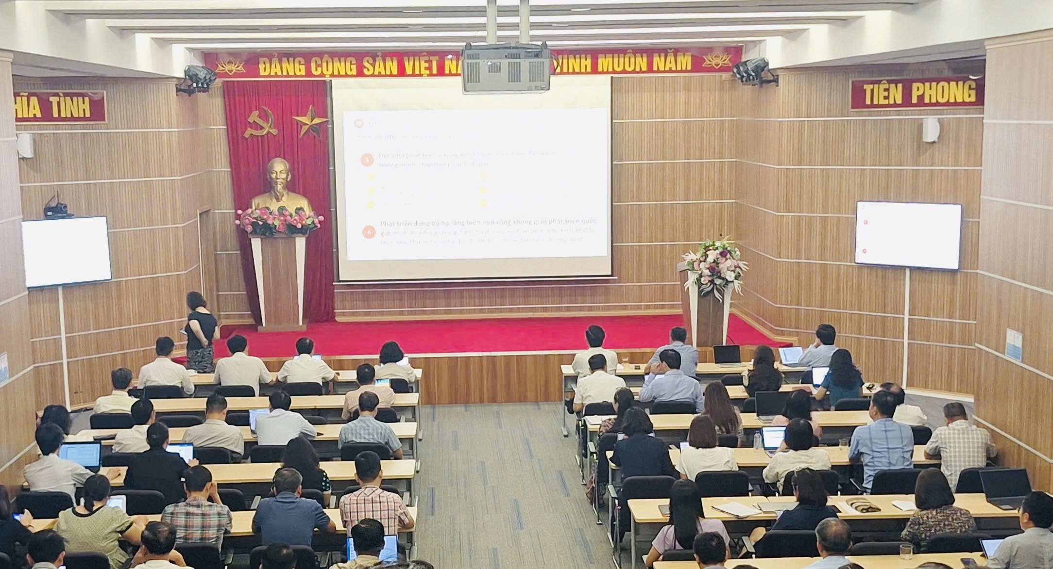 Đảng ủy Bộ Khoa học v&agrave; C&ocirc;ng nghệ nghi&ecirc;m t&uacute;c học tập, qu&aacute;n triệt Nghị quyết Hội nghị Trung ương 3, kh&oacute;a XIV - Ảnh 4.