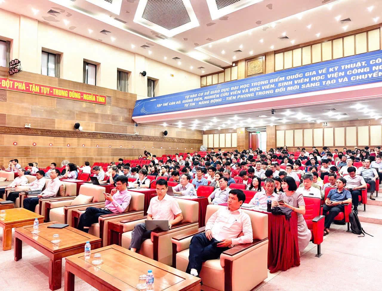 Đảng ủy Bộ Khoa học v&agrave; C&ocirc;ng nghệ nghi&ecirc;m t&uacute;c học tập, qu&aacute;n triệt Nghị quyết Hội nghị Trung ương 3, kh&oacute;a XIV - Ảnh 6.