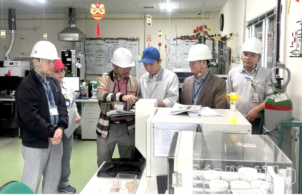 Diễn đ&agrave;n quốc gia b&agrave;n giải ph&aacute;p bảo đảm an to&agrave;n bức xạ, hạt nh&acirc;n đến năm 2035- Ảnh 1.