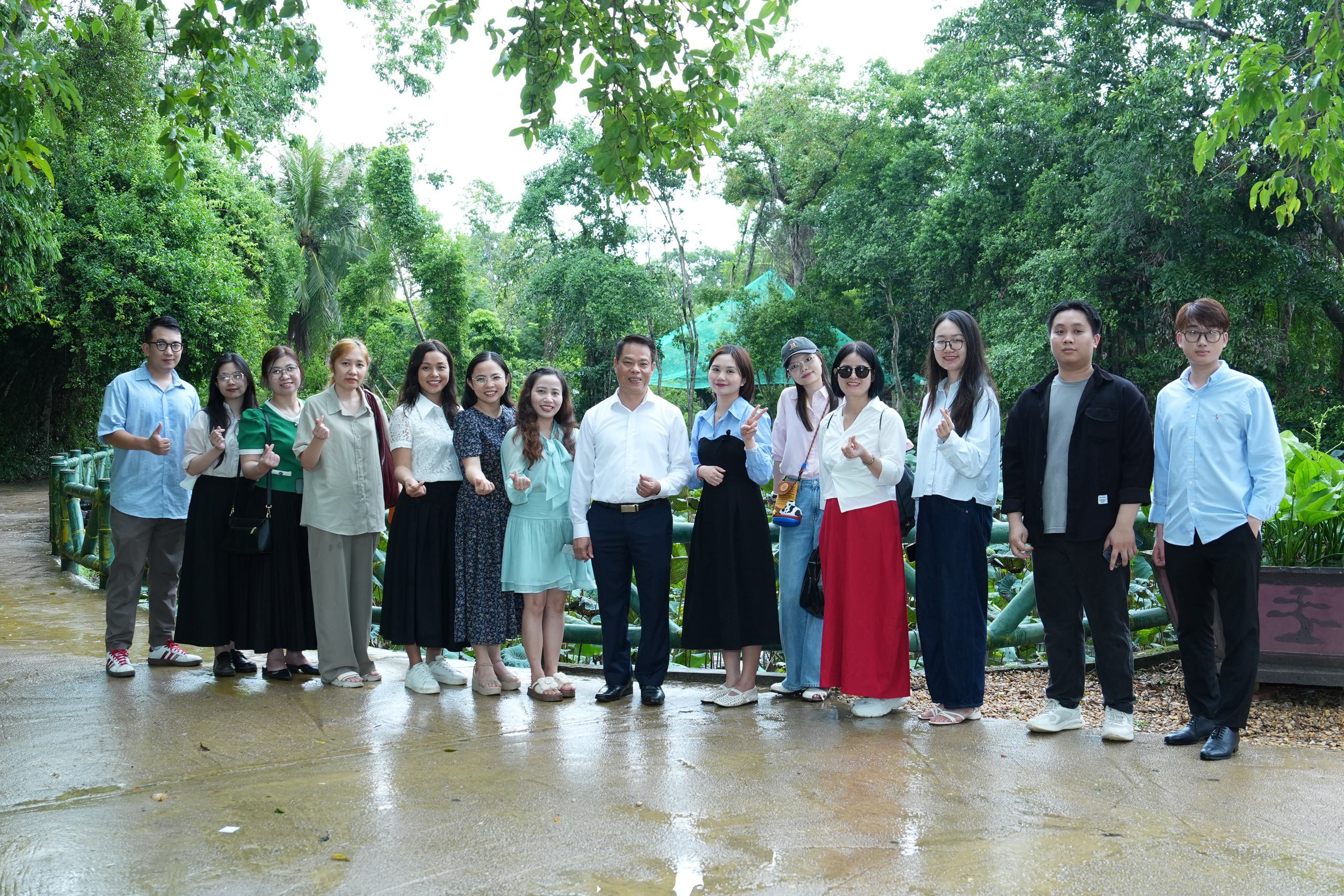 Tri &acirc;n qu&aacute; khứ, tiếp bước truyền thống cha &ocirc;ng- Ảnh 16.