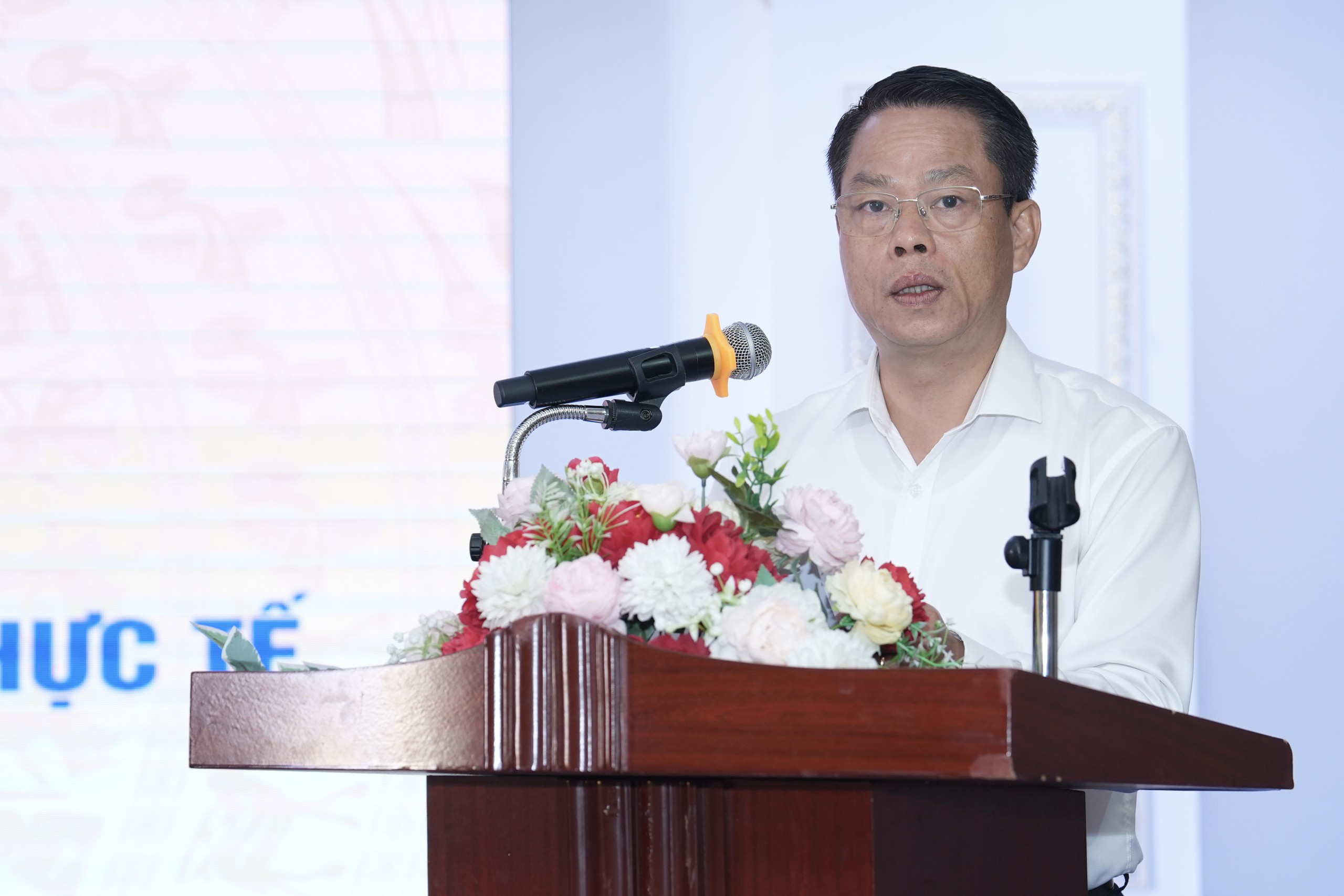 Đ&aacute;nh gi&aacute; to&agrave;n diện việc thi h&agrave;nh 3 luật về quốc ph&ograve;ng, d&acirc;n qu&acirc;n tự vệ v&agrave; gi&aacute;o dục quốc ph&ograve;ng, an ninh - Ảnh 2.
