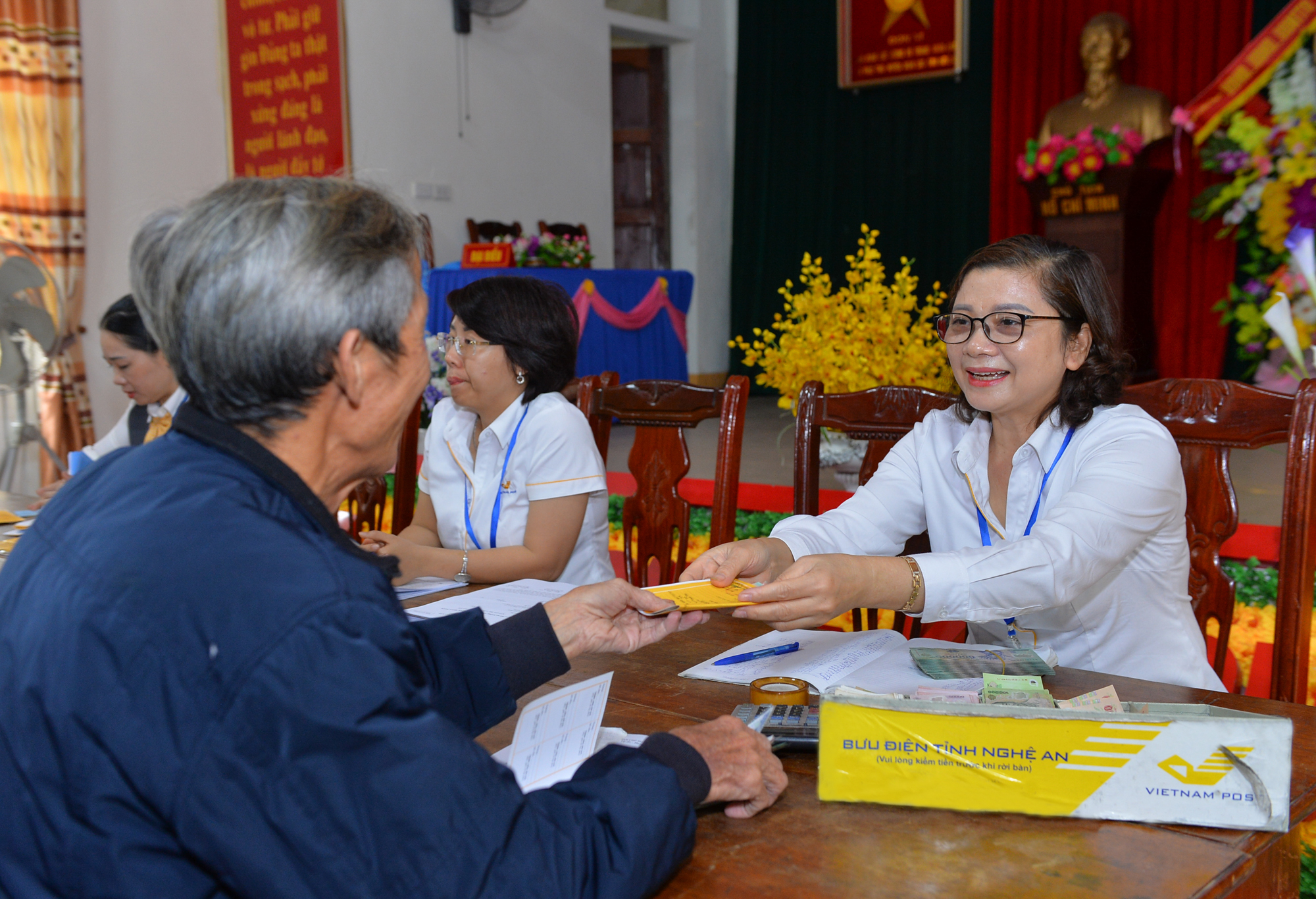 UBND tỉnh Nghệ An v&agrave; Bưu điện Việt Nam hợp t&aacute;c phục vụ người d&acirc;n trong kỷ nguy&ecirc;n số- Ảnh 1.