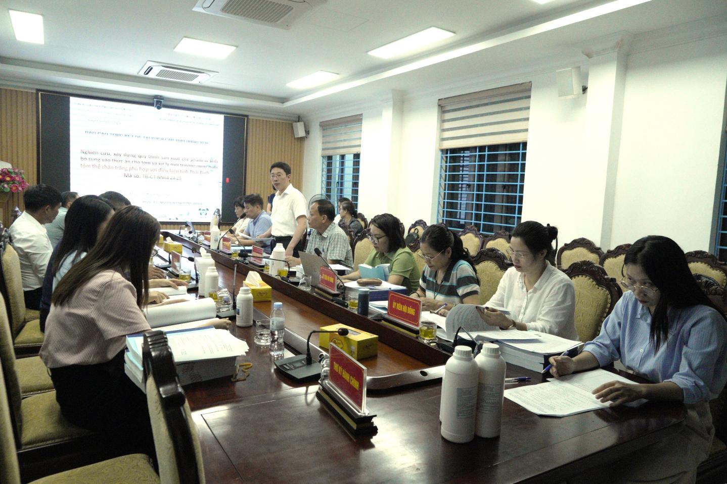 Hưng Yên: Hoàn thiện quy trình sản xuất chế phẩm vi sinh phục vụ nuôi tôm thẻ chân trắng - Ảnh 1.
