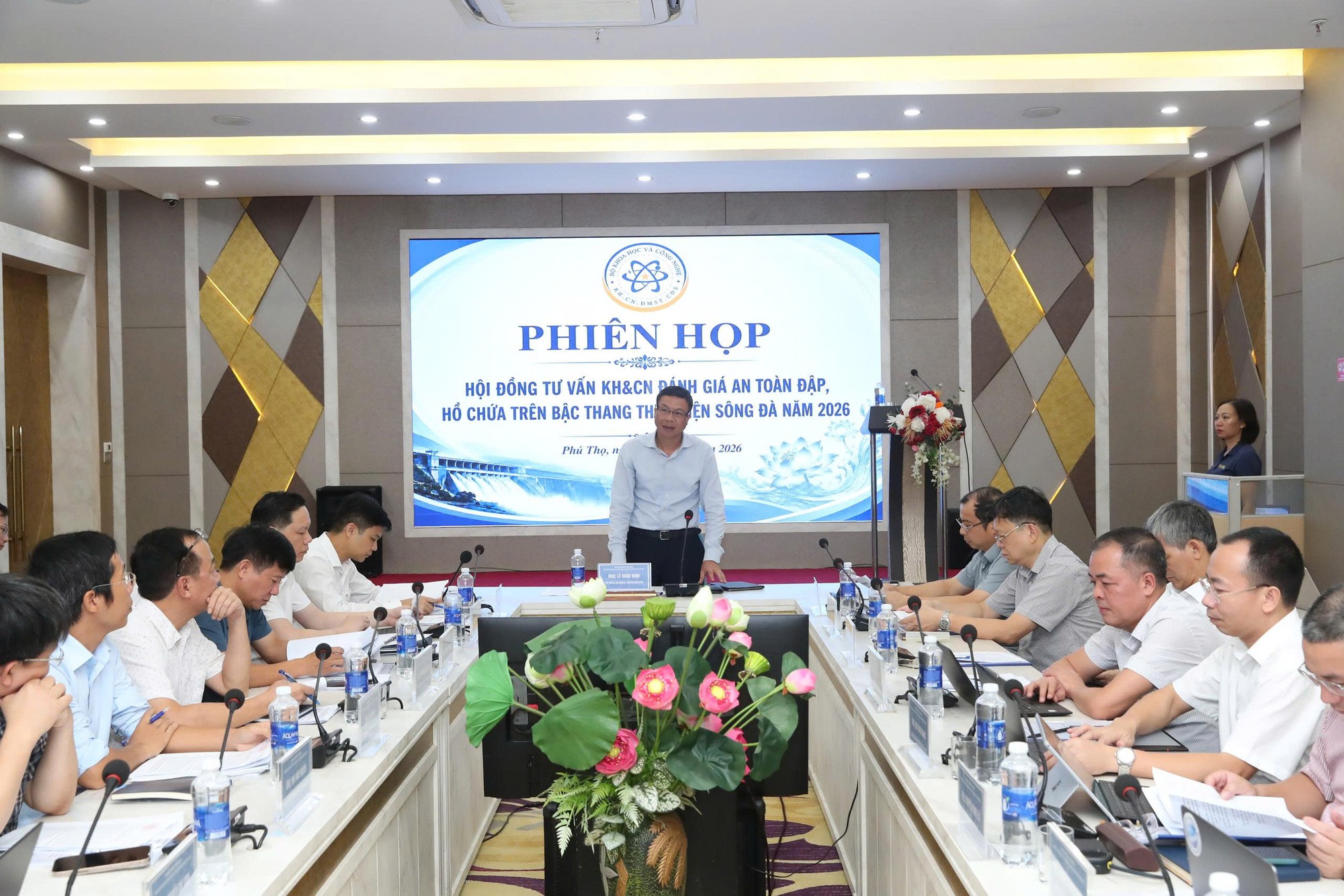 Phiên họp Hội đồng tư vấn KH&CN đánh giá an toàn đập, hồ chứa trên bậc thang thủy điện sông Đà năm 2026- Ảnh 1.