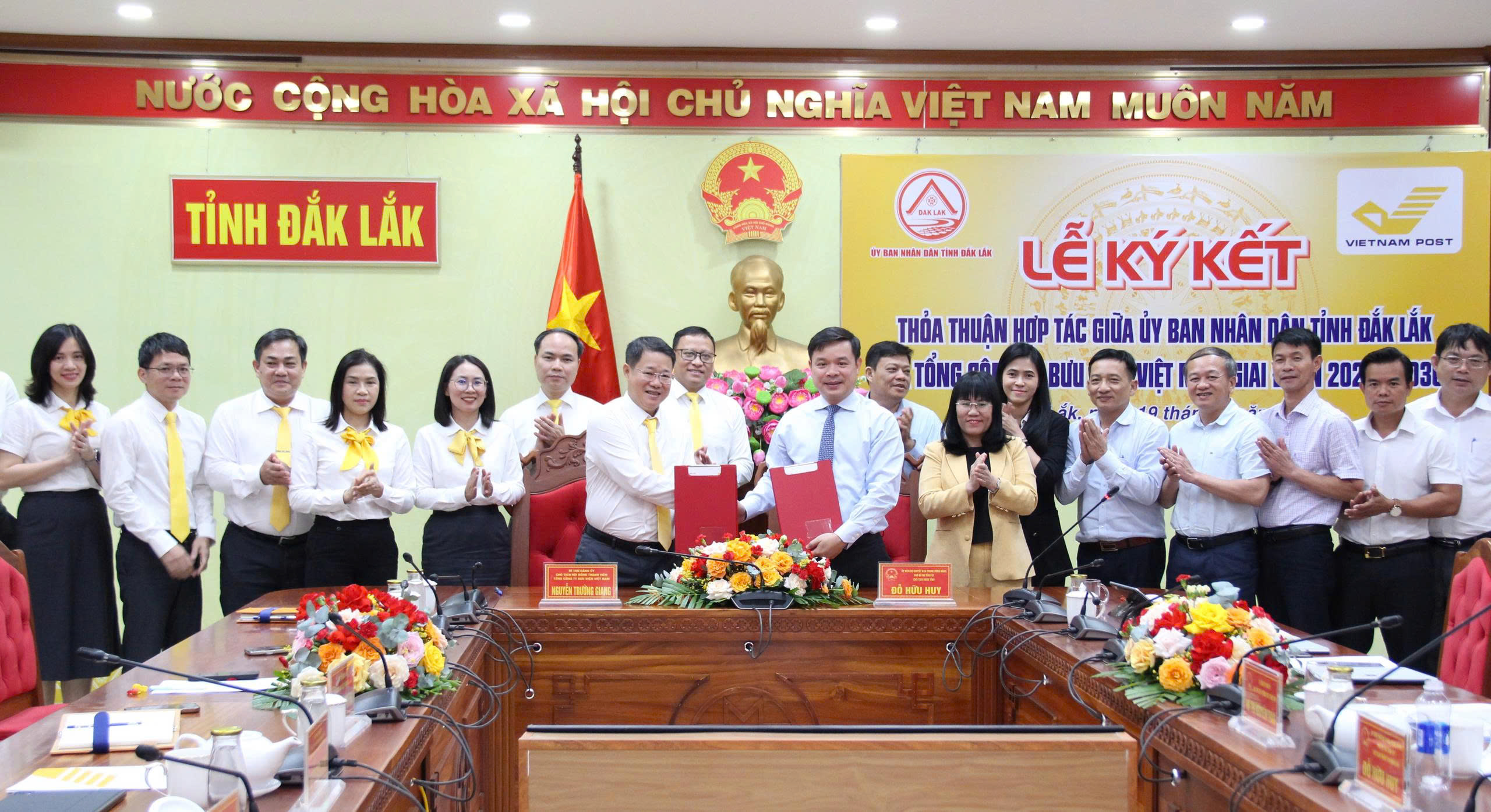 Đắk Lắk và Vietnam Post hợp tác thúc đẩy chuyển đổi số, thương mại điện tử giai đoạn 2026 - 2030- Ảnh 3.