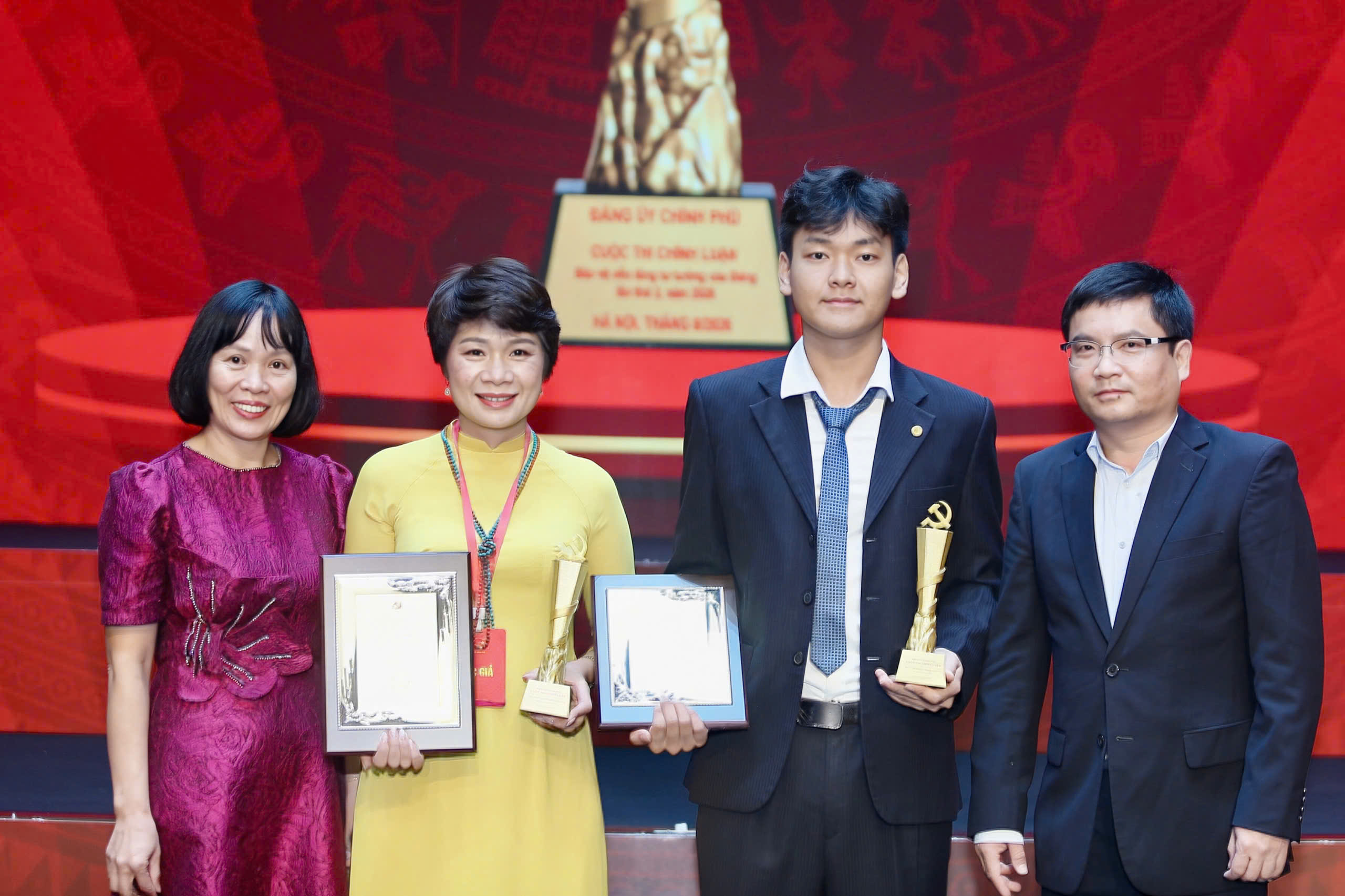 Đảng bộ Bộ Khoa học và Công nghệ đạt 3 giải cuộc thi bảo vệ nền tảng tư tưởng của Đảng- Ảnh 3.