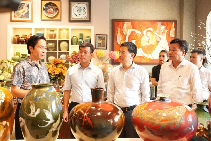 B&aacute;t Tr&agrave;ng th&uacute;c đẩy khoa học, c&ocirc;ng nghệ, đổi mới s&aacute;ng tạo v&agrave; chuyển đổi số trong ph&aacute;t triển l&agrave;ng nghề - Ảnh 2.