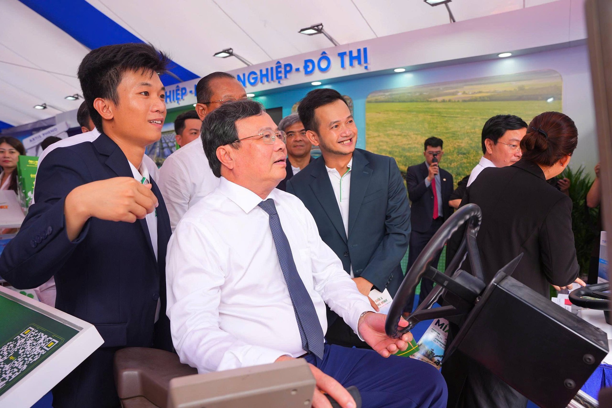Trải nghiệm hệ sinh th&aacute;i UAV v&agrave; linh vật "C&oacute;c M&acirc;y" tại Hội nghị X&uacute;c tiến đầu tư T&acirc;y Ninh- Ảnh 4.