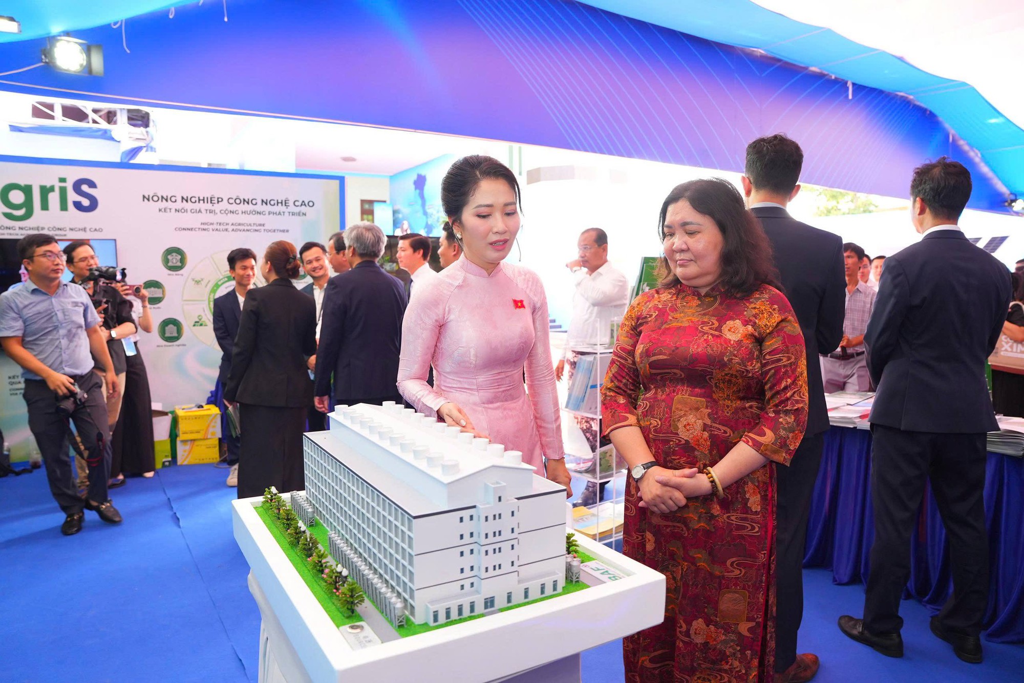 Trải nghiệm hệ sinh th&aacute;i UAV v&agrave; linh vật "C&oacute;c M&acirc;y" tại Hội nghị X&uacute;c tiến đầu tư T&acirc;y Ninh- Ảnh 3.