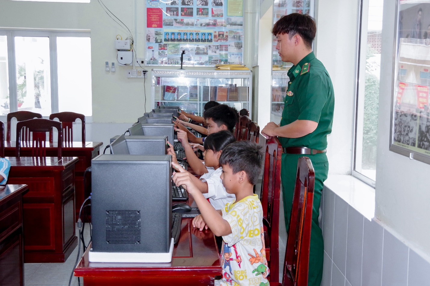 Cần Thơ: Hơn 12.000 “cầu nối số” đưa công nghệ đến từng người dân - Ảnh 2.