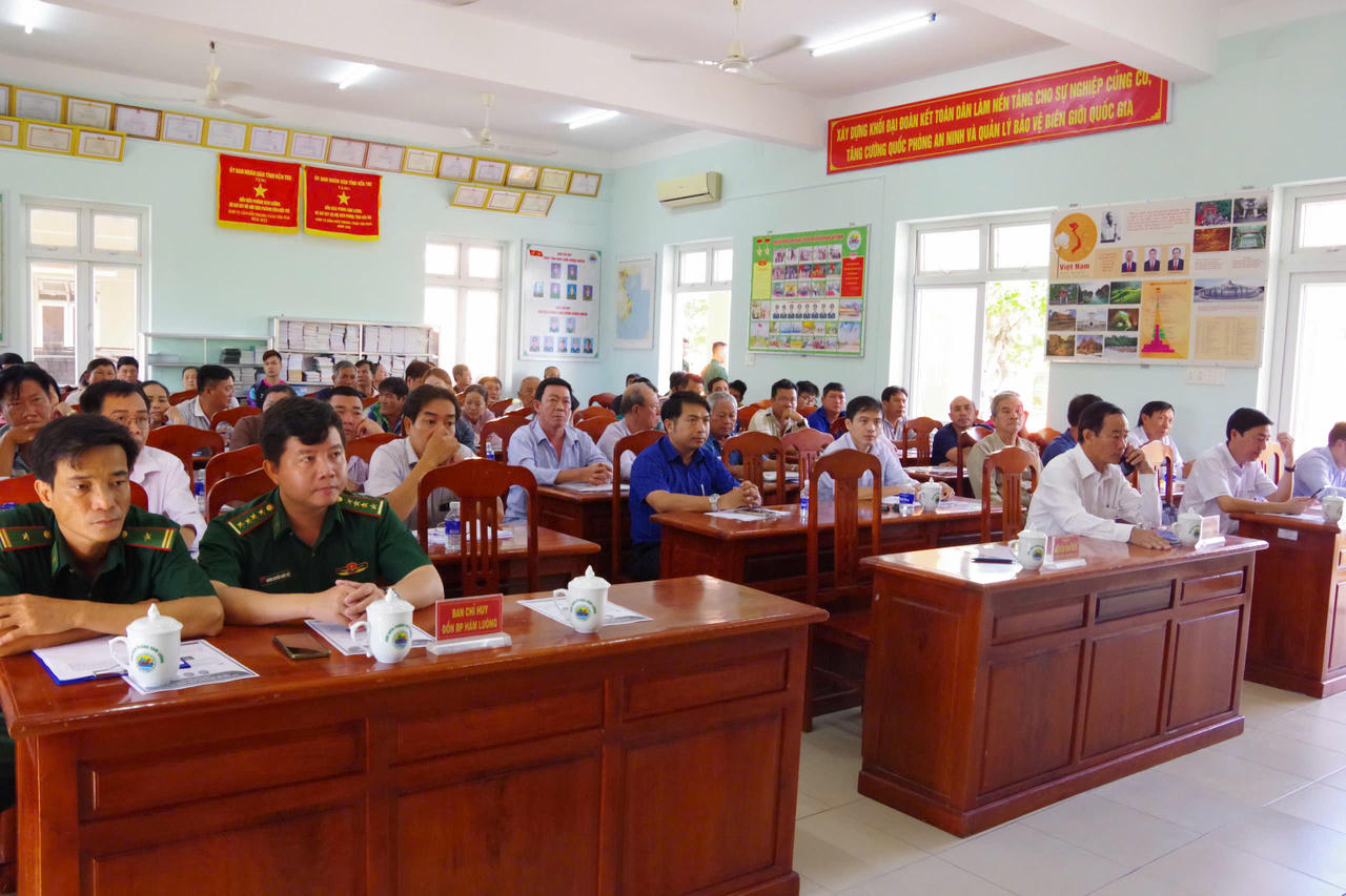 Vĩnh Long hỗ trợ ngư dân hoàn thiện thủ tục cấp phép tần số - Ảnh 2.