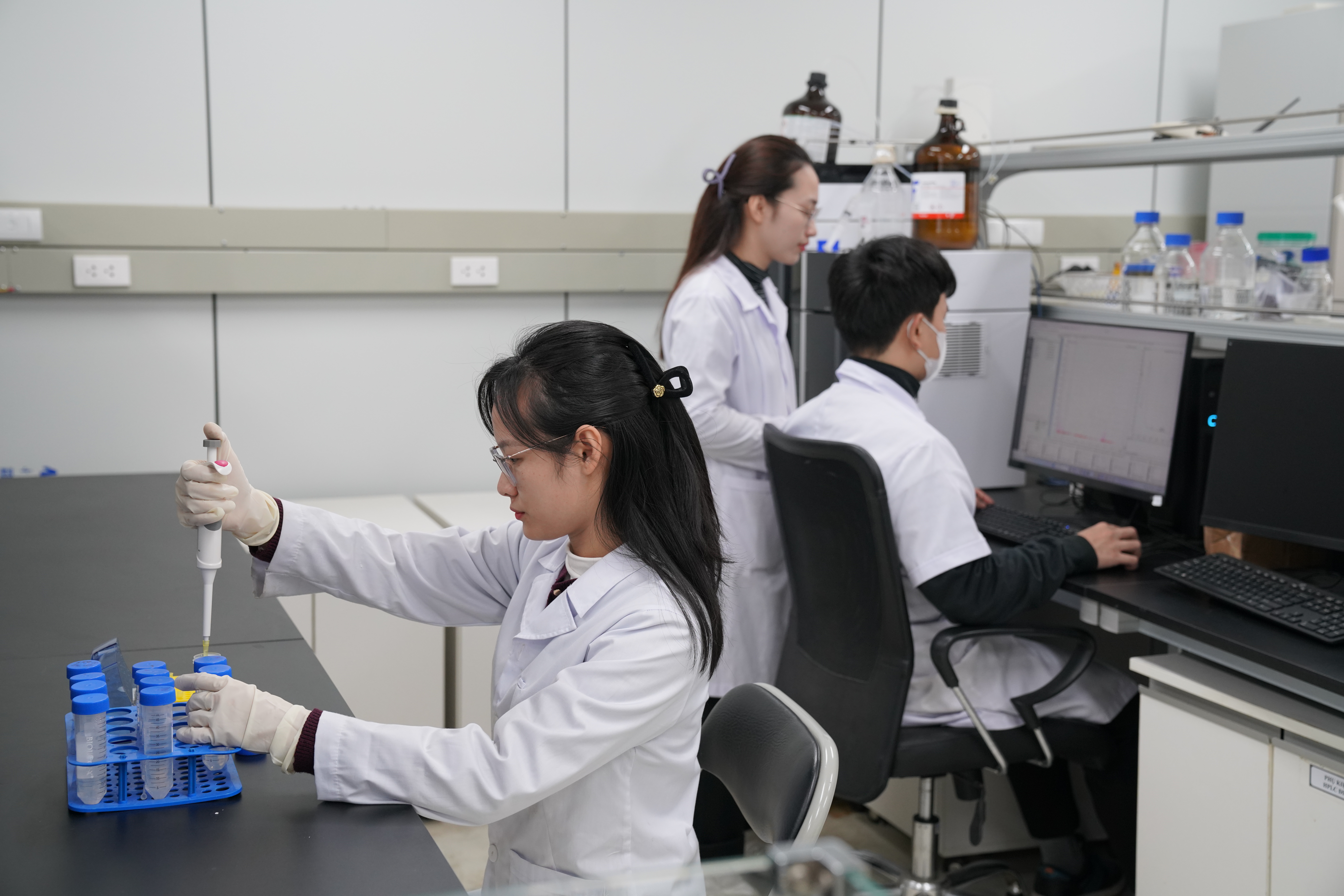 Việt Nam hướng tới l&agrave;m chủ 10 c&ocirc;ng nghệ l&otilde;i v&agrave; vận h&agrave;nh tối thiểu 8 ph&ograve;ng th&iacute; nghiệm trọng điểm- Ảnh 1.