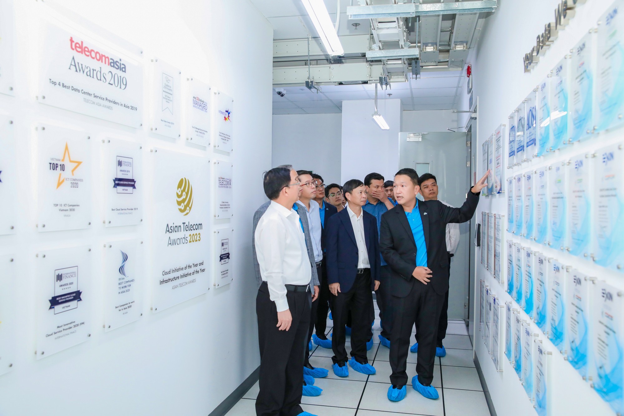 Muốn l&agrave;m chủ c&ocirc;ng nghệ chiến lược, phải biến ch&iacute;nh s&aacute;ch th&agrave;nh sản phẩm- Ảnh 1.