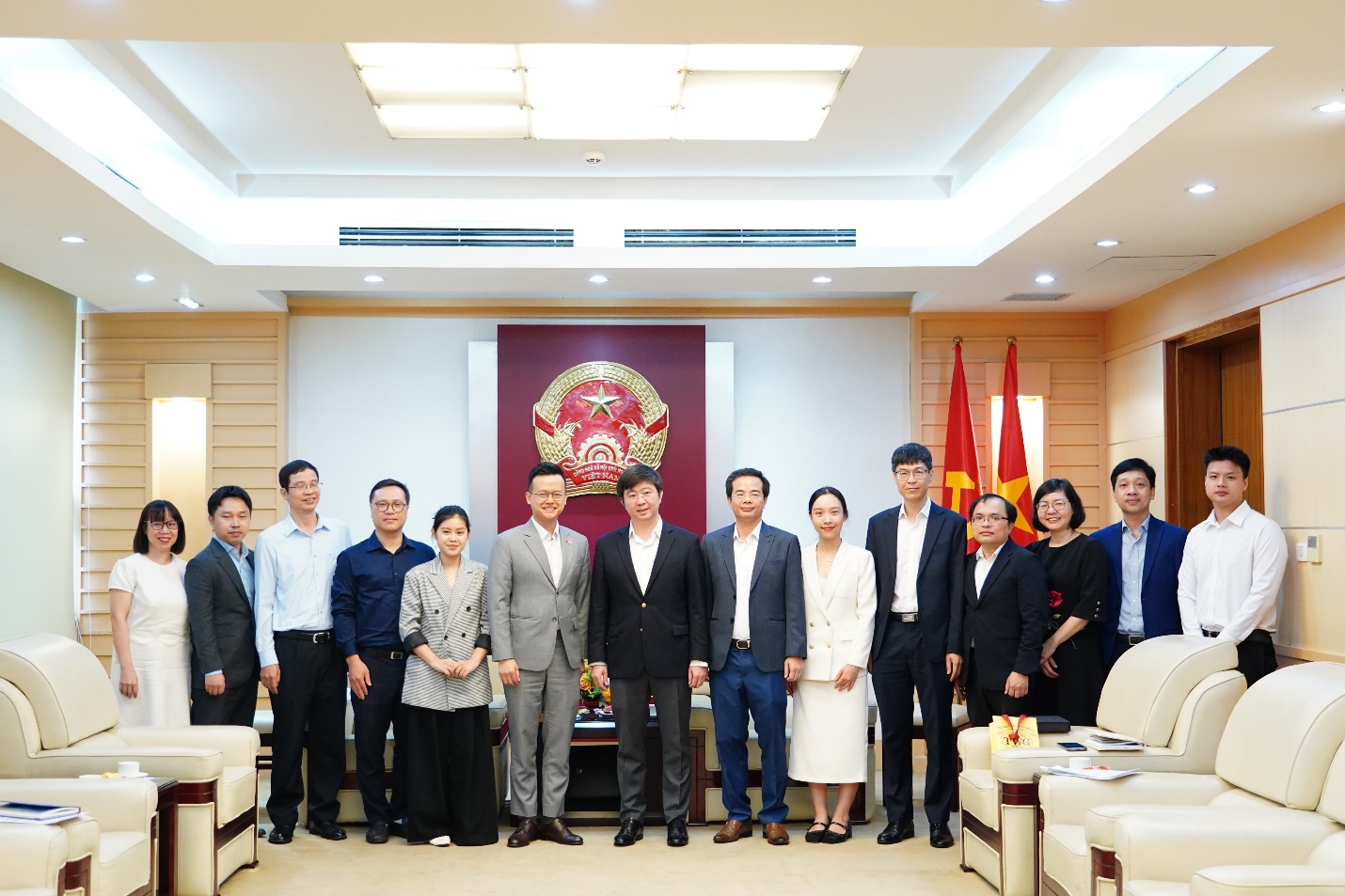 Viet Nam, Singapore promote cooperation in AI, semiconductors, and tech workforce training - Ảnh 2.