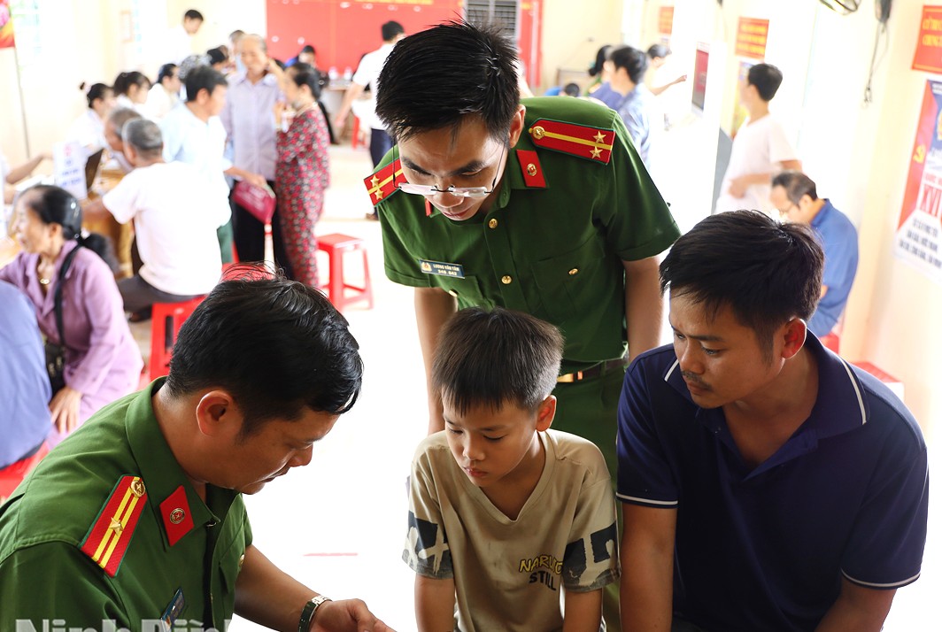 Ninh Bình: Xóa điểm "lõm sóng", lập tổ phục vụ lưu động- Ảnh 1.