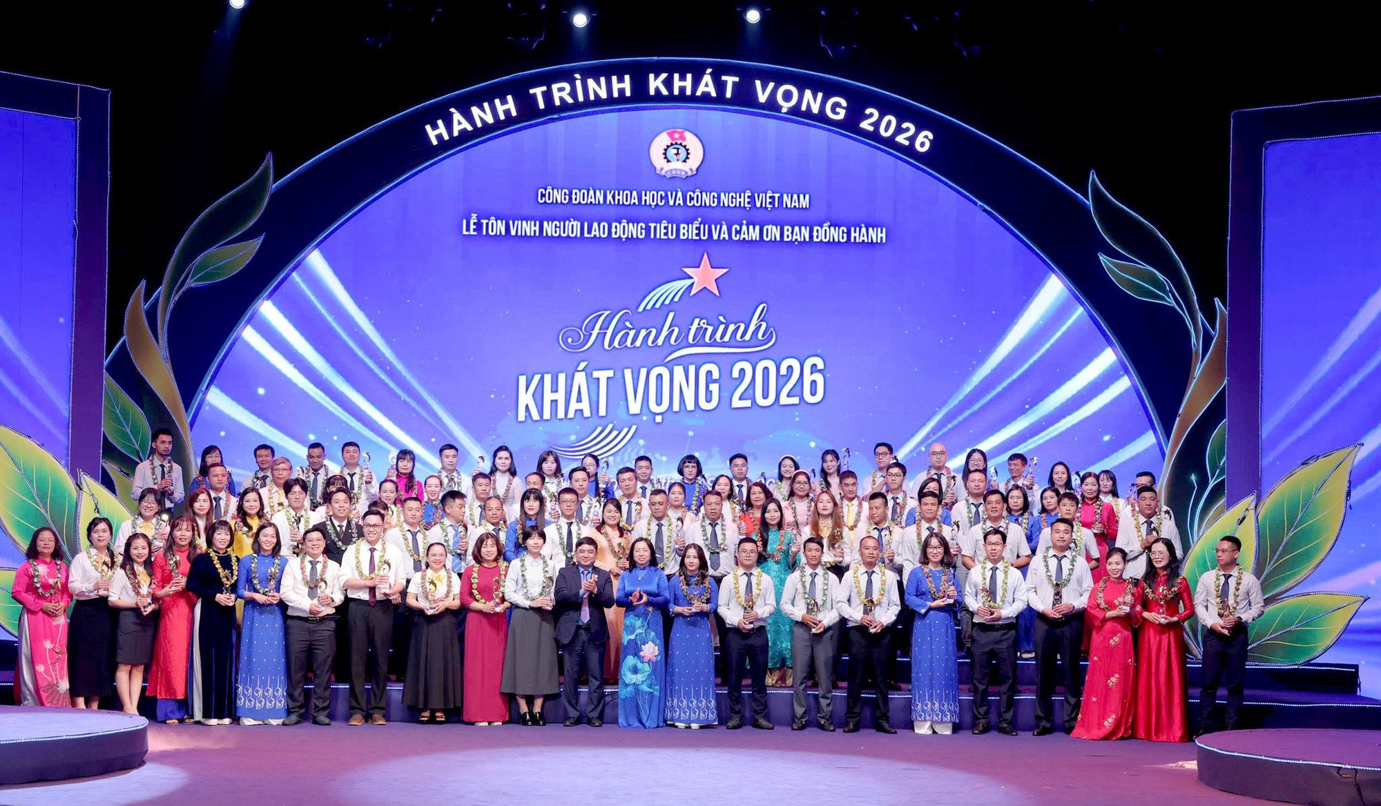 H&agrave;nh tr&igrave;nh kh&aacute;t vọng 2026: Vinh danh những "b&ocirc;ng hoa đẹp" trong phong tr&agrave;o lao động s&aacute;ng tạo- Ảnh 4.