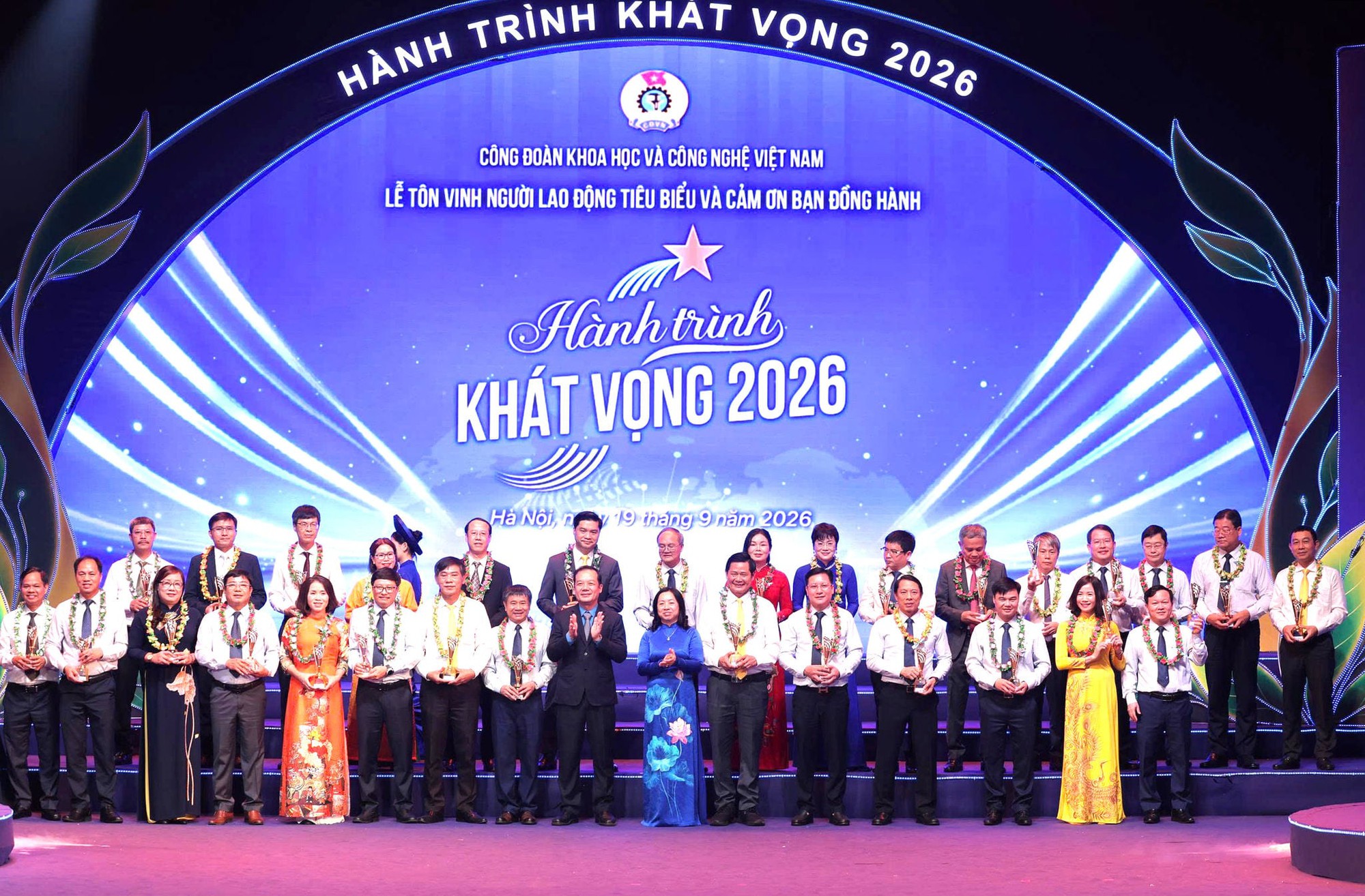 H&agrave;nh tr&igrave;nh kh&aacute;t vọng 2026: Vinh danh những "b&ocirc;ng hoa đẹp" trong phong tr&agrave;o lao động s&aacute;ng tạo- Ảnh 3.