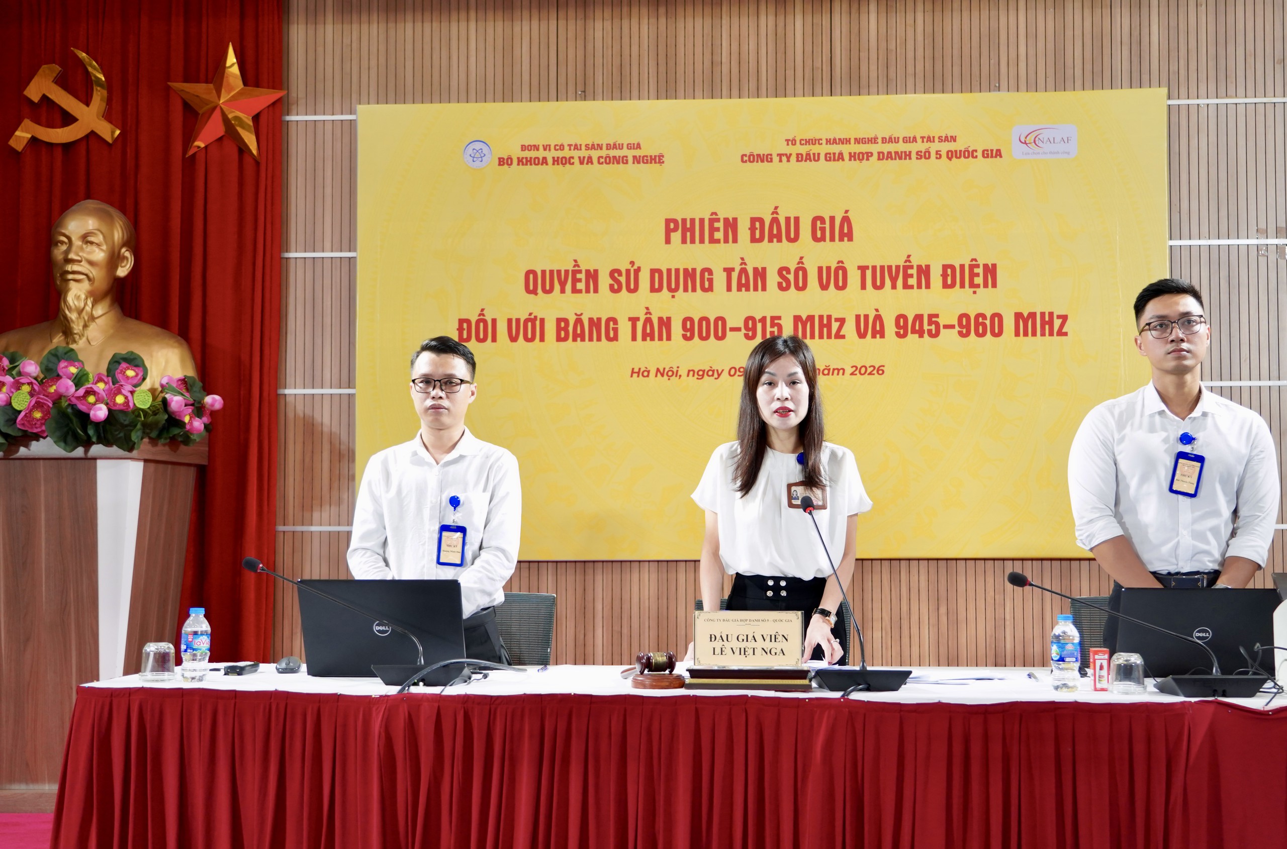 VNPT, Viettel, Vietnamobile cùng trúng đấu giá 3 cặp khối băng tần 900MHz- Ảnh 1.