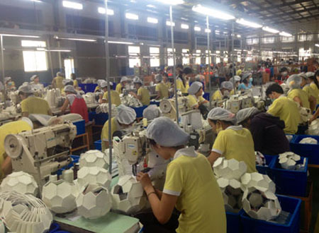 Công ty TNHH quốc tế Au Well (Tân Thành) một trong những DN phối hợp đào tạo nghề LĐNT hiệu quả trong thời gian qua.