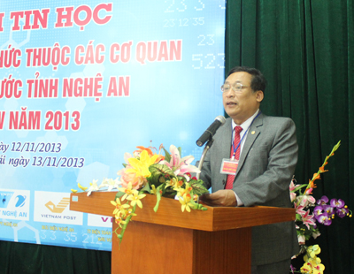 Thăm v&agrave; tặng qu&agrave; cho c&aacute;c em học sinh b&aacute;n tr&uacute; trường Trung học cơ sở x&atilde; V&otilde; Lao