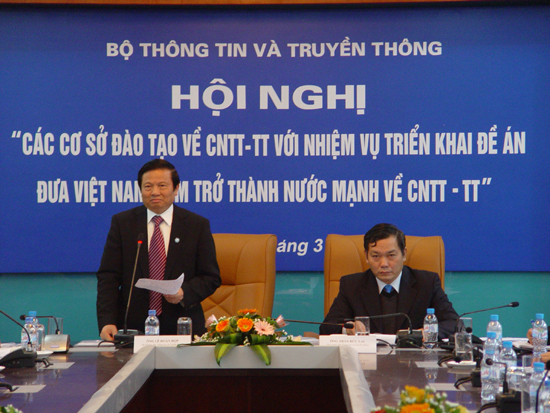 Bộ trưởng Lê Doãn Hợp phát biểu tại hội nghị