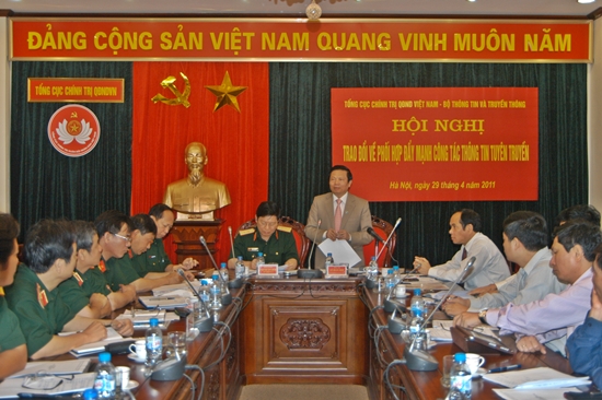 Bộ trưởng Lê Doãn Hợp phát biểu tại buổi làm việc.
