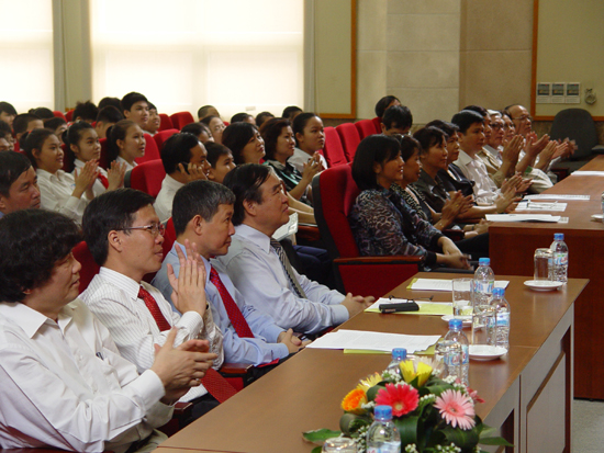Các đại biểu tại Lễ trao giải - ảnh Thái Hưng