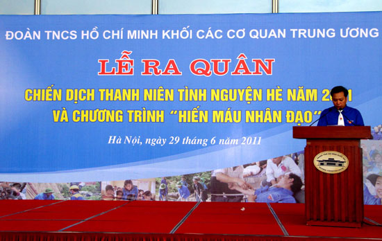 -	Đồng chí Đỗ Việt Hà, Bí thư Đoàn Khối các cơ quan Trung ương phát biểu tại buổi lễ