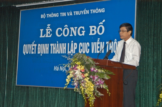 ông Bùi Như Uyên, Vụ trưởng Vụ tổ chức cán Bộ Bộ TT&TT đọc quyết định của Thủ tướng về thành lập Cục Viễn thông