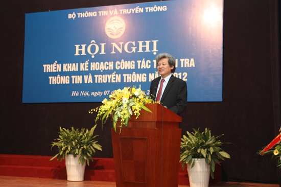 Chánh Thanh tra Bộ TT&TT ông Nguyễn Văn Hùng đọc báo cáo kết quả công tác năm 2011 tại Hội nghi.