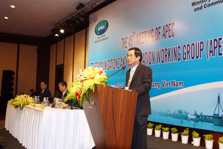 Phó Chủ tịch UBND thành phố Đà Nẵng Phùng Tấn Viết phát biểu tại Hội nghị