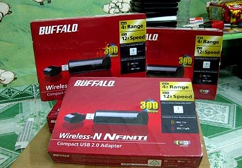 Một thiết bị thương hiệu Buffalo nhỏ gọn như chiếc USB thông thường.