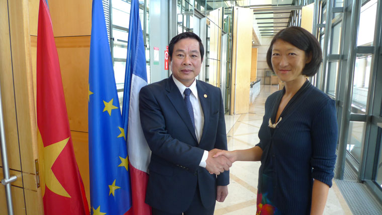 Bộ trưởng Nguyễn Bắc Son và bà Fleur Pellerin, Bộ trưởng Bộ Doanh nghiệp vừa và nhỏ, Sáng tạo và Kinh tế số, Cộng hòa Pháp