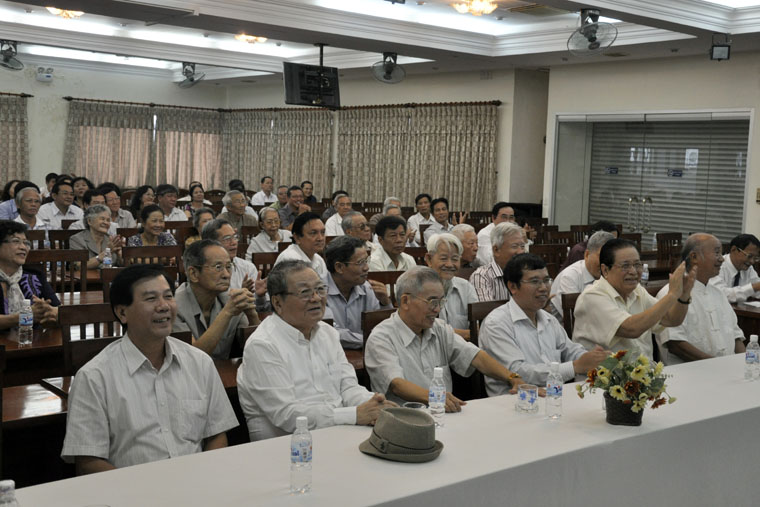 Các đại biểu về tham dự buổi họp mặt