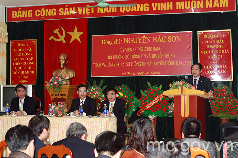 Bộ trưởng làm việc với Sở TT&TT tỉnh Hà Giang