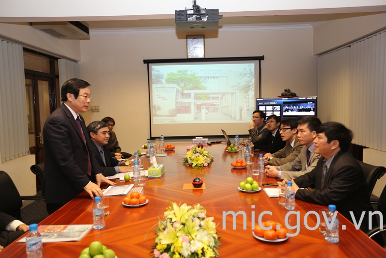 Bộ trưởng Nguyễn Bắc Son và đoàn công tác đến chúc Tết VNPT Technology.
