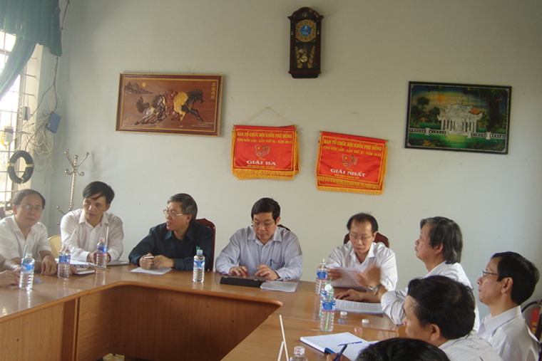 Bộ trưởng Nguyễn Bắc Son, Thứ trưởng Lê Nam Thắng và Đoàn công tác của Bộ Thông tin và Truyền thông khảo sát và làm việc tại Trường PTTH Buôn Đôn.