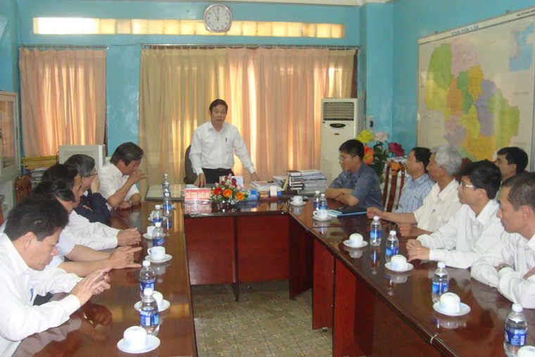 Bộ trưởng Nguyễn Bắc Son, Thứ trưởng Lê Nam Thắng cùng Đoàn công tác của Bộ đến thăm trụ sở Sở Thông tin và Truyền thông tỉnh Đắk Lắk.