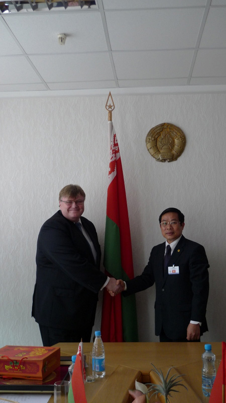 Bộ trưởng Bộ Thông tin Belarus Oleg Proleskovsky tiếp Bộ trưởng Nguyễn Bắc Son