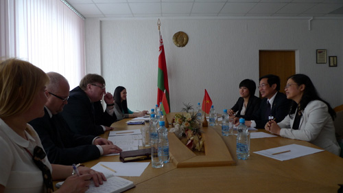Bộ trưởng Bộ TT&TT Việt Nam gặp song phương với Bộ trưởng Bộ Thông tin Belarus