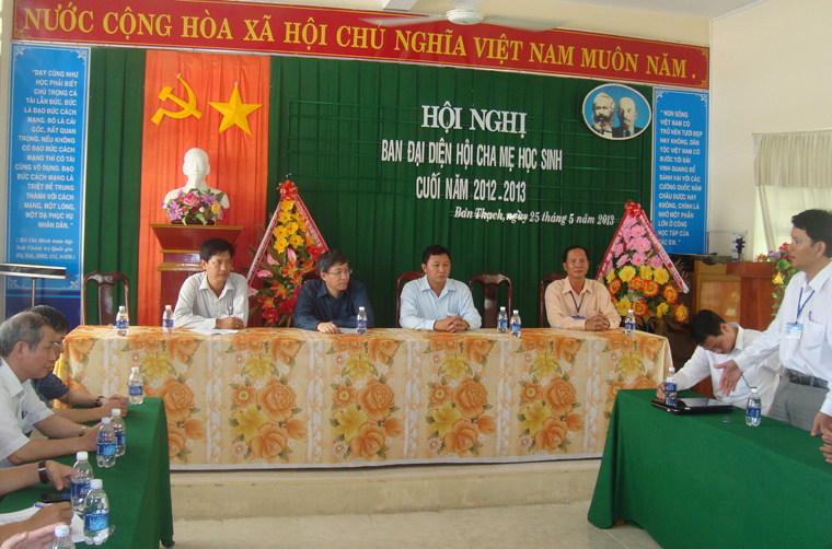 Thứ trưởng Lê Nam Thắng và Đoàn công tác thăm và làm việc với Trường THCS xã Bàn Thạch