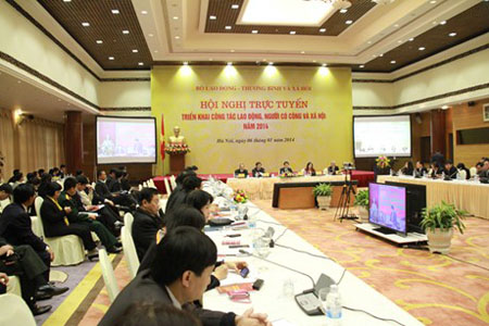 Hội nghị trực tuyến triển khai c&ocirc;ng t&aacute;c lao động, người c&oacute; c&ocirc;ng v&agrave; x&atilde; hội năm 2014 do Bộ LĐTBXH tổ chức s&aacute;ng 6/1. Ảnh: VGP/Minh Kh&ocirc;i